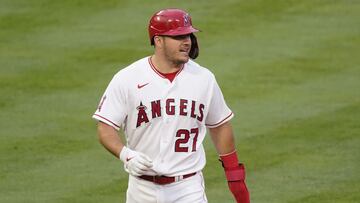 Durante el juego del lunes entre Indians y Angels, Trout fue retirado y tras un examen físico se determinó desactivarlo por al menos mes y medio.