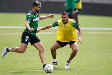 Fotos del entrenamiento de Nacional en el Atanasio Girardot acompañado de su afición.