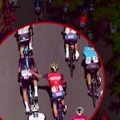 Javi Moreno, expulsado del Giro por su empujón a Rosa