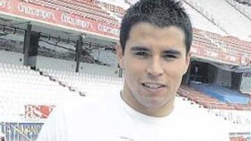 <b>CAMPEÓN. </b>Saviola ha jugado en el Sevilla esta temporada. Ganó la UEFA.