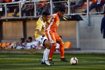 El defensa (a la derecha), formado en la Universidad de Concepción, disputó dos partidos del Mundial. Debutó en el Campanil, luego partió a Cobreloa y hoy se encuentra en San Luis de Quillota.