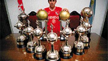 <B>BOCHINI Y LOS TROFEOS</b>. Sólo faltan las Interamericanas y una Supercopa.