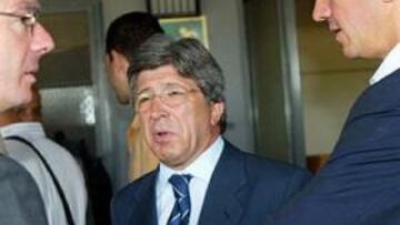 <b>PROTOCOLO.</B> Gil Marín insiste que lo único que ha firmado el Atlético con el Ayuntamiento es un protocolo de apoyo a Madrid 2012.