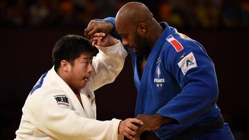 Teddy Riner lucha ante Kokoro Kageura durante el Grand Slam de Judo de Brasilia 2019.