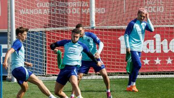 Marcos Llorente, Koke y Mario Hermoso, en el entrenamiento del Atl¨¦tico.