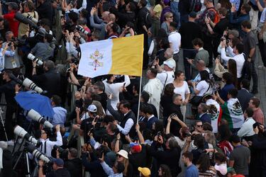 When is the new Pope presented and and how long until he appears on the balcony? Vatican protocol from white smoke to ‘Habemus Papam’