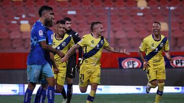 Se formó en Colo Colo, le anotó a la UC y su club lo postuló a la Roja