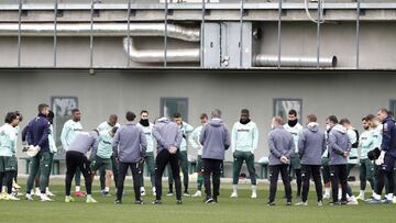 Pellegrini, junto a sus jugadores.