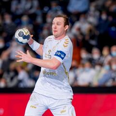 Sander Sagosen, boda en muletas y de vuelta al quirófano