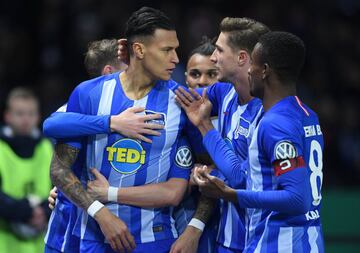 Maximilian Mittelstädt y Davie Selke anotaron los goles del Hertha de Berlín. 