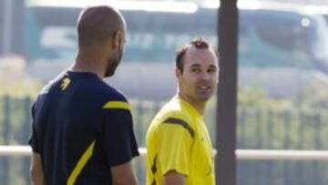 <b>EL CRACK. </b>Iniesta debe guiar al Barcelona ante el Racing.