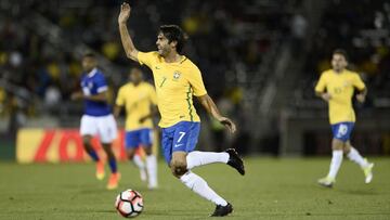 Kaká se pone la camiseta de Brasil siete meses después