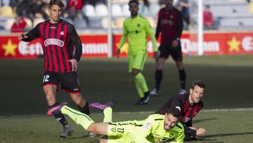 El Reus toma aire y hunde un poco más al Almería