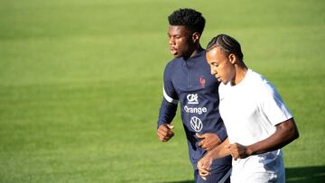 Kound&eacute;, junto a Tchouameni con la selecci&oacute;n francesa. 