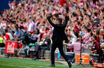 Simeone celebrates Torres' strike.