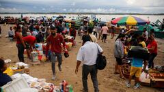 Merchants and passengers are seen along the Ucayali River in an area of the Amazonian rainforest where patients suffering from the coronavirus disease (COVID-19) receive herbal and psychedelic treatments, in Pucallpa, Peru March 20, 2021. Picture taken March 20, 2021. REUTERS/Sebastian Castaneda