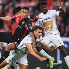 Ex árbitros vieron penal a favor de Pumas en la semifinal contra Atlas