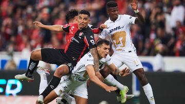 Ex árbitros vieron penal a favor de Pumas en la semifinal contra Atlas
