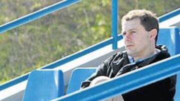 <b>PRESENTE. </b>El presidente txuri-urdin, Miguel Fuentes, vio el entrenamiento de la Real en Zubieta.