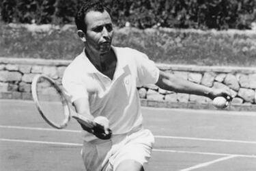 El exjugador español de Copa Davis Alberto Arilla falleció en Valencia a los 83 años. Nacido en Barcelona en 1937, integró el equipo nacional de tenis en ocho ocasiones como jugador preferentemente de dobles entre 1958 y 1963, junto a su hermano José Luis Arilla y Andrés Gimeno, en la época previa a las primeras finales disputadas por España en este torneo. Estaba casado con Victoria Pérez-Payà, hermana del que fuera presidente de la Federación Española de Fútbol, José Luis Pérez Payà. Durante varios años fue comentarista de tenis en Ràdio Televisió Valenciana.
