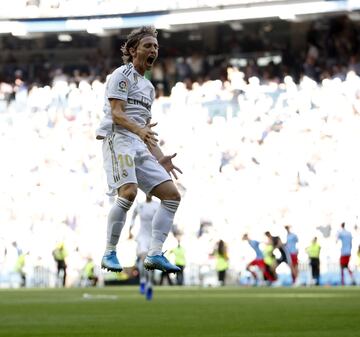 Real Madrid 3-0 Granada | Imparable el disparo del centrocampista croata, Valverde la movi¨®, Hazard dio el pase y Modric, en la frontal, levant¨® la cabeza y la puso en la escuadra.