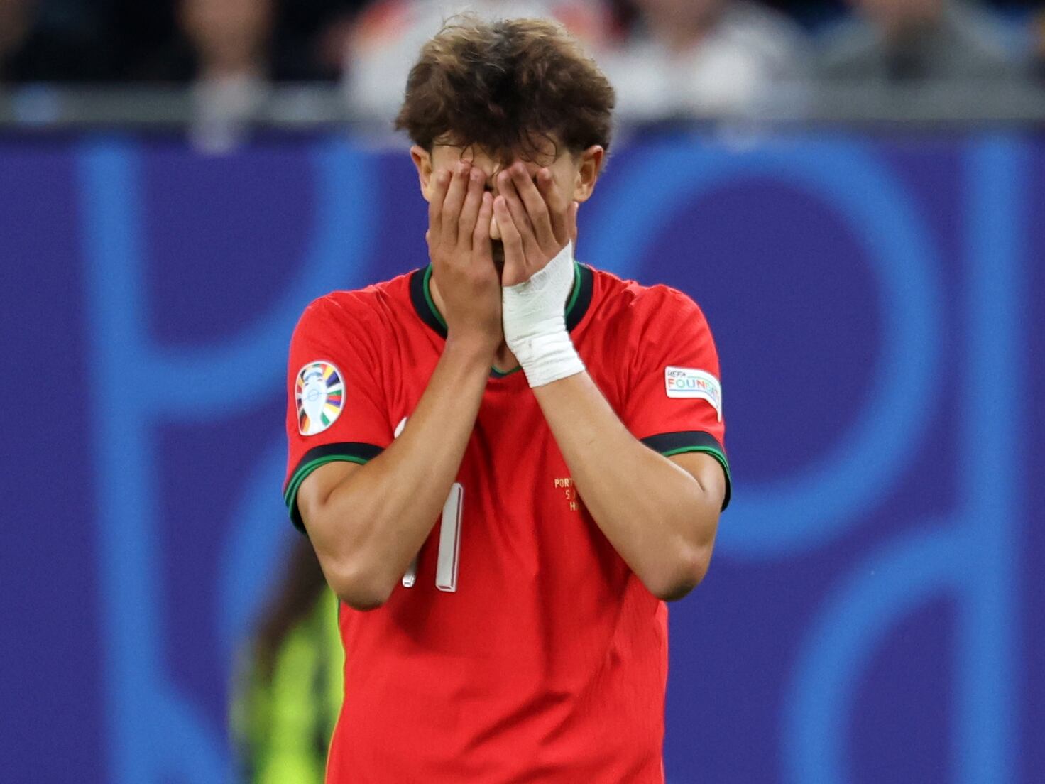 Euro 2024: Spain's Exciting Performance against France in Minutes Twenty and Twenty-Four - France's defensive tactics and resilience