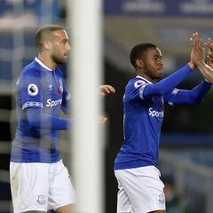 Yerry Mina juega su primer partido como titular en Everton