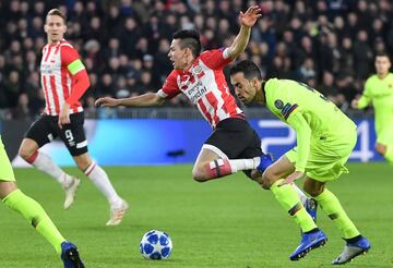 Sergio Busquets e Hirving Lozano.