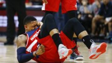 Bradley Beal se lesionó el tobillo derecho.