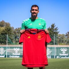 Borja Iglesias: “Otros compañeros del Betis también merecer ir”