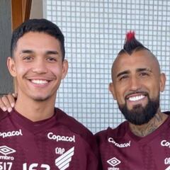 ¿Qué número de camiseta ocupará Arturo Vidal en el Athletico Paranaense?