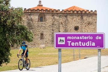 Sánchez Pimienta, en el monasterio de Tentudía en el reconocimiento del puerto con AS