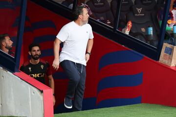 Sergio Gónzalez saliendo al campo de Montjüic.