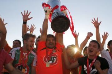 El plantel de Cobresal levanta la copa del Clausura