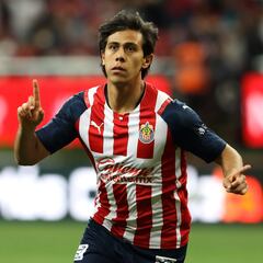 JJ Macías tiene un pie fuera de Chivas