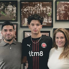 Es chileno y firmó contrato con el club de Darío Osorio: “Mi familia está orgullosa... La opción de jugar por Chile sigue abierta”