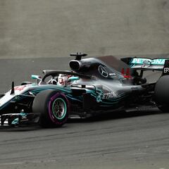 Australian GP: Hamilton breaks records to take Melbourne pole