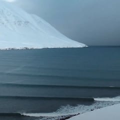 El vídeo de acción del día: surf en solitario en un rincón remoto del planeta