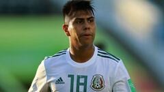 Efraín Álvarez makes his debut with the Mexico national team