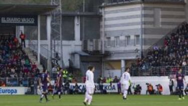 Tres puntos de sutura