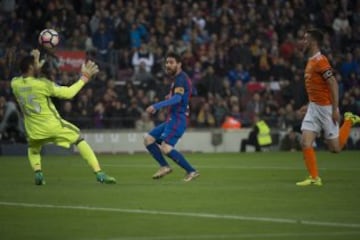 Messi marca el 1-0.