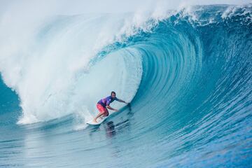 Teahupoo se pone grande y regala una jornada de surf para la historia