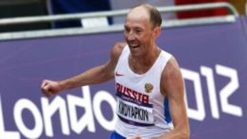 Sergey Kirdyapkin, oro en 50 km marcha en Londres 2012 y suspendido por irregularidades en el pasaporte biol&oacute;gico. 