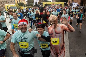 Miles de personas han participado en la San Silvestre de la ciudad de Murcia 2024.