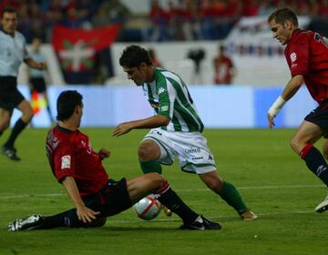 Uno de los ídolos de la afición verdiblanca por su pundonor y su carisma. Tenía el gol dentro. Siguió hasta 2009 en el Betis antes de firmar por el Internacional de Porto Alegre e incluso tener después una experiencia en el fútbol estadounidense. Se dedicó después al mundo de la representación de futbolistas y siempre tiene en su mente Sevilla y el Betis a la hora de rememorar sus grandes momentos.