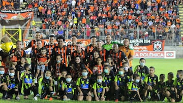 Club Deportivo &Aacute;guila comanda la liga e Isidro Metap&aacute;n es segundo lugar, ambos marchan invictos. El campe&oacute;n Alianza FC est&aacute; como antepen&uacute;ltimo.