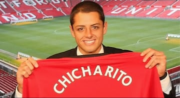 El 8 de abril de 2010, Chicharito Hernández firmó con el Manchester United. Fue una bomba que tomó por sorpresa a todo el mundo del fútbol mexicano. Chicharito apareció junto a Jorge Vergara y el director deportivo del Manchester United en Old Trafford pa