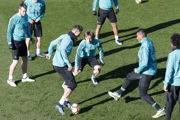 Último entrenamiento del Real Madrid antes medirse al Valencia