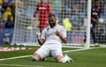 Su equipo ganó 3-2. Karim marcó dos goles. En la imagen, el 1-0.