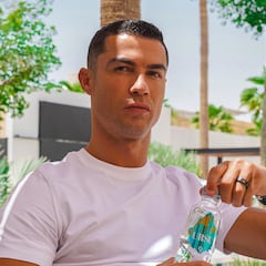 Cristiano Ronaldo aterriza en Cerdeña con una doble de Georgina